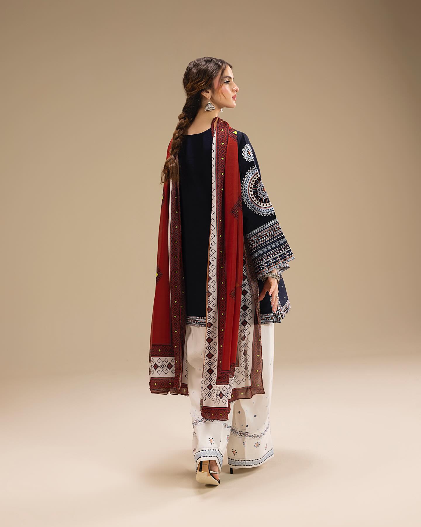 DASTAAN EMBROIDERY 3PC